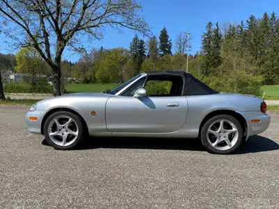 Mazda MX-5 1.8i-16 GT Youngster — Cabriolet légendaire, 37'000 km seulement — vue extérieure