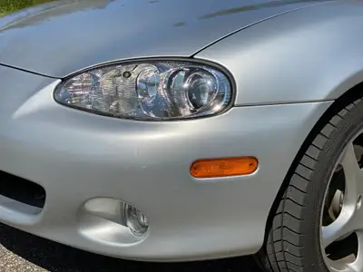 Mazda MX-5 1.8i-16 GT Youngster — Cabriolet légendaire, 37'000 km seulement — côté