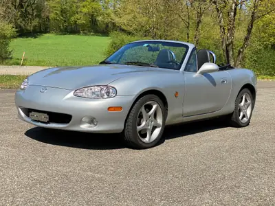 Mazda MX-5 1.8i-16 GT Youngster — Cabriolet légendaire, 37'000 km seulement — détail