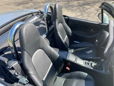 Mazda MX-5 1.8i-16 GT Youngster — Cabriolet légendaire, 37'000 km seulement — Miniature 10