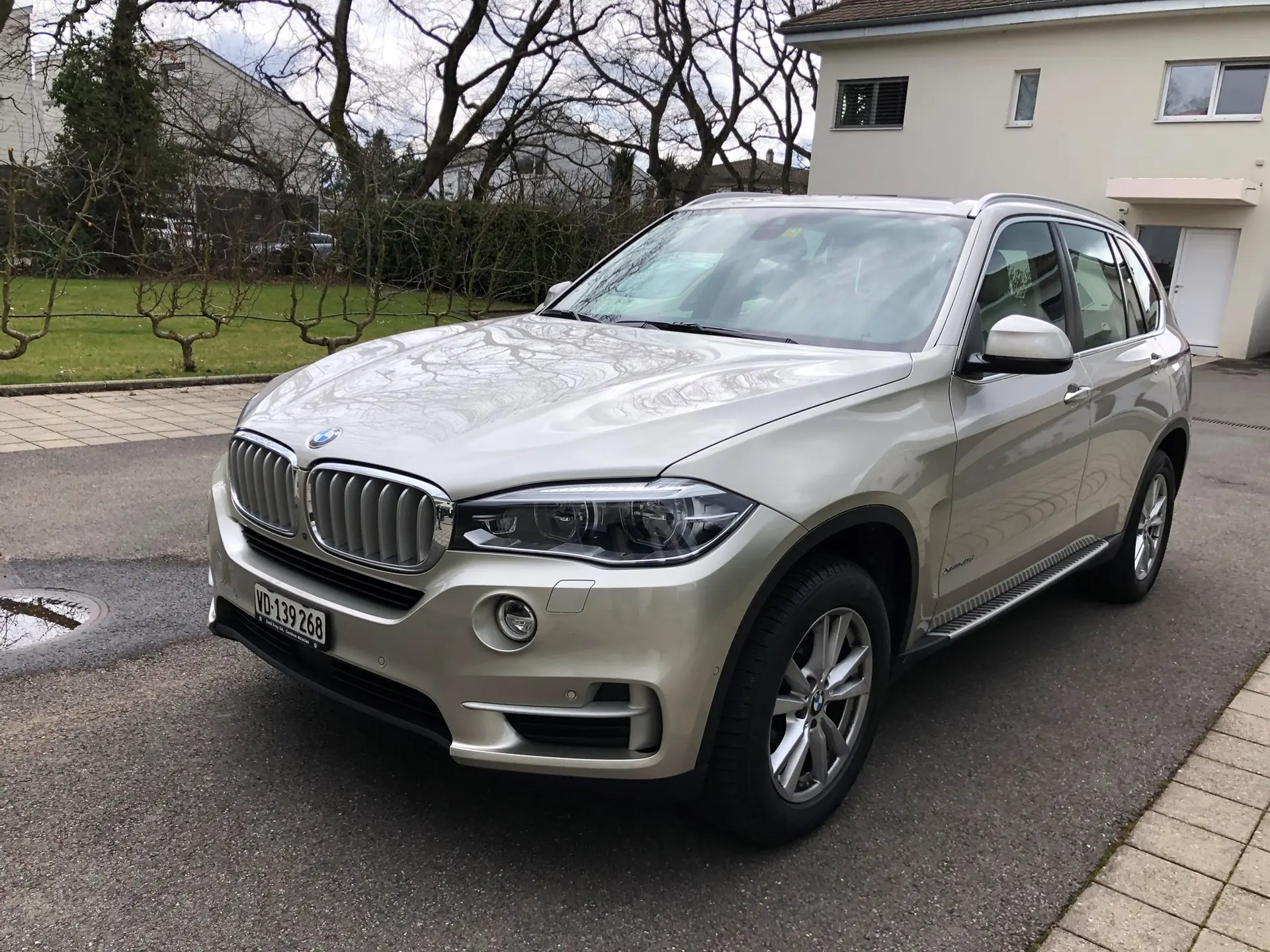 BMW X5 xDrive 40d Steptronic — SUV premium diesel, 48'000 km seulement — vista esterna