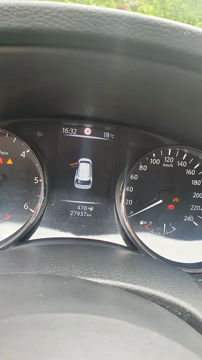 Nissan X-Trail 1.7 dCi Tekna 4x4 — SUV robuste, 70'000 km, très entretenu — Miniatur 12