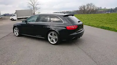 Audi RS4 Avant 4.2 FSI V8 — Berline de prestige 450 ch, moteur légendaire — côté