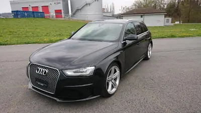 Audi RS4 Avant 4.2 FSI V8 — Berline de prestige 450 ch, moteur légendaire — vue extérieure