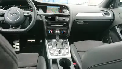 Audi RS4 Avant 4.2 FSI V8 — Berline de prestige 450 ch, moteur légendaire — détail