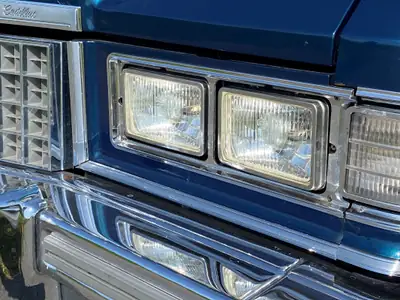 Cadillac DeVille 1976 — Le dernier grand Cadillac, véhicule vétéran légendaire — arrière
