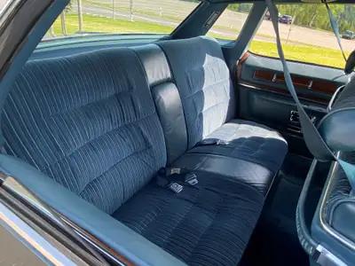 Cadillac DeVille 1976 — Le dernier grand Cadillac, véhicule vétéran légendaire — Miniature 14