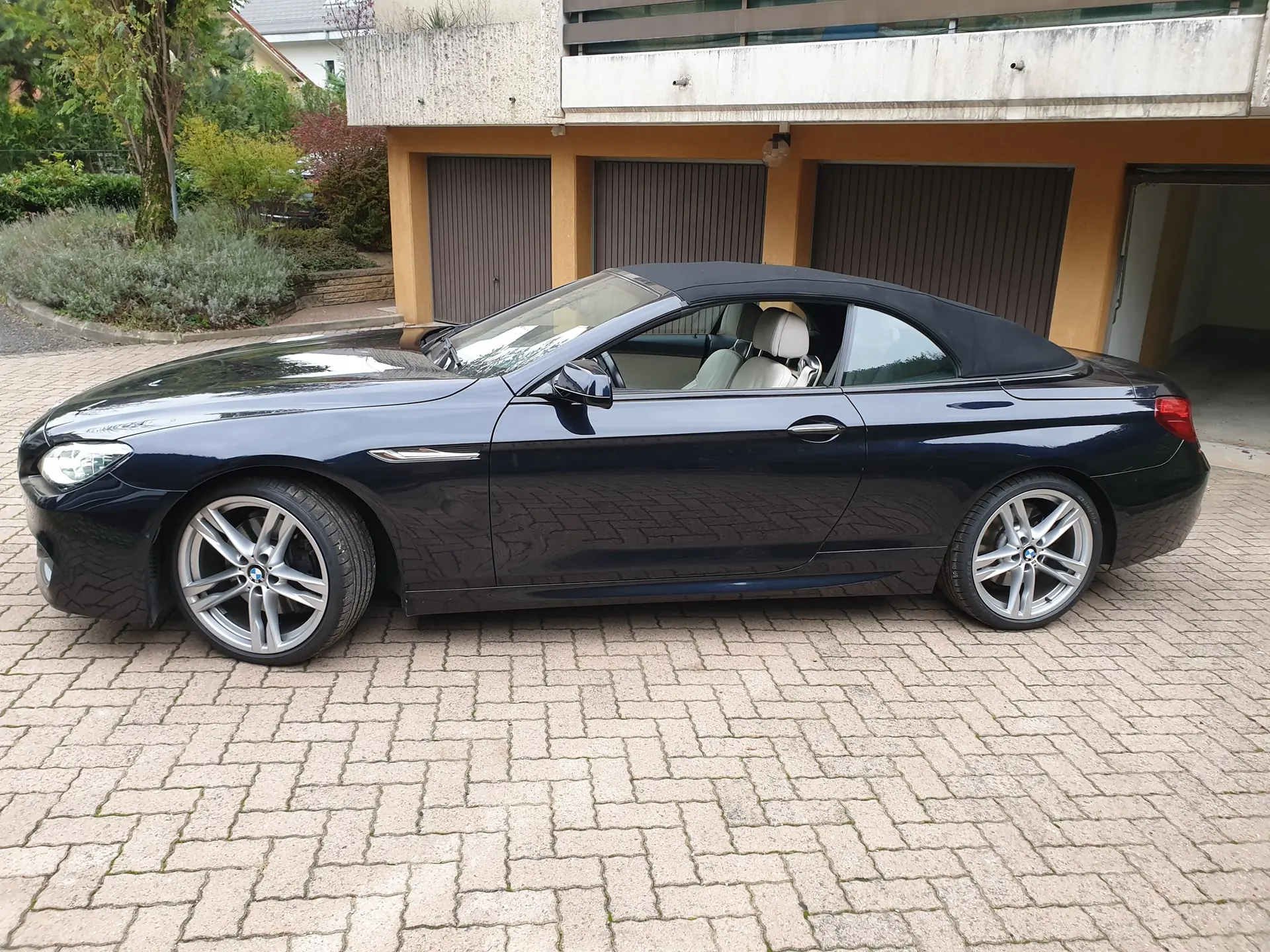 BMW 640i Cabrio — Cabriolet de prestige, 320 ch et seulement 60 000 km — vue extérieure