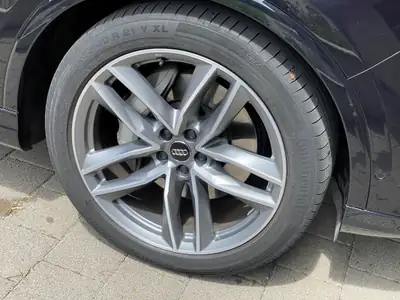 Audi Q7 3.0 TDI Quattro — SUV premium 7 places, moteur diesel performant — Heckansicht