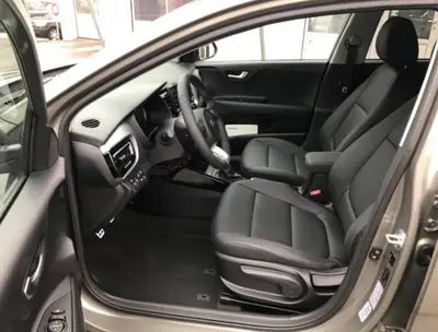 Kia Stonic 1.0 T-GDi — SUV compact sportif, sans accident, parfait urbain — Miniature 7