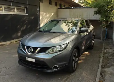 Nissan Qashqai 1.6 DCI 4x4 — SUV fiable, transmission manuelle, sans sinistre — vista posteriore