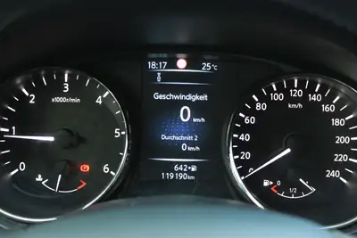 Nissan Qashqai 1.6 DCI 4x4 — SUV fiable, transmission manuelle, sans sinistre — Miniatura 7