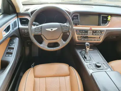 Hyundai Genesis 3.8 V6 — Berline premium sans accident, 316 ch — Heckansicht