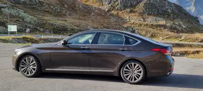 Hyundai Genesis 3.8 V6 — Berline premium sans accident, 316 ch — Detail