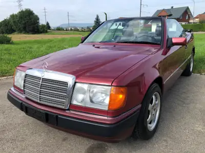 Mercedes-Benz 300 CE-24 Cabrio 1996 — Cabriolet de collection, état impeccable — vue extérieure
