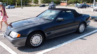 Mercedes-Benz SL 280 — Cabriolet mythique des années 90, capote et hard-top — côté