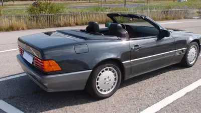 Mercedes-Benz SL 280 — Cabriolet mythique des années 90, capote et hard-top — tableau de bord