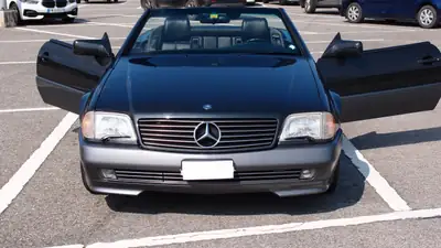 Mercedes-Benz SL 280 — Cabriolet mythique des années 90, capote et hard-top — intérieur
