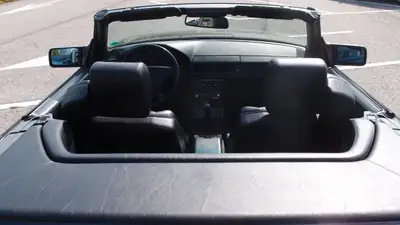 Mercedes-Benz SL 280 — Cabriolet mythique des années 90, capote et hard-top — Miniature 7
