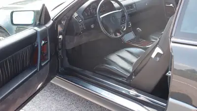 Mercedes-Benz SL 280 — Cabriolet mythique des années 90, capote et hard-top — Miniature 9