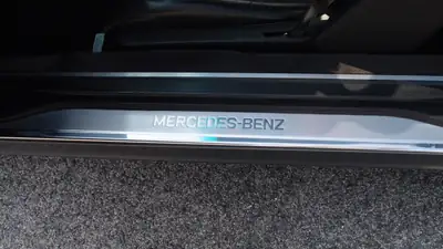 Mercedes-Benz SL 280 — Cabriolet mythique des années 90, capote et hard-top — Miniature 10