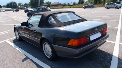Mercedes-Benz SL 280 — Cabriolet mythique des années 90, capote et hard-top — Miniature 11
