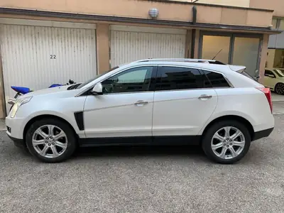 Cadillac SRX 3.6 V6 Premium 4WD — SUV américain spacieux, état impeccable — côté