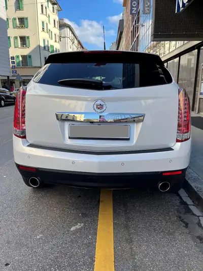 Cadillac SRX 3.6 V6 Premium 4WD — SUV américain spacieux, état impeccable — arrière