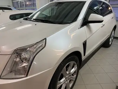 Cadillac SRX 3.6 V6 Premium 4WD — SUV américain spacieux, état impeccable — détail