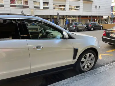 Cadillac SRX 3.6 V6 Premium 4WD — SUV américain spacieux, état impeccable — intérieur