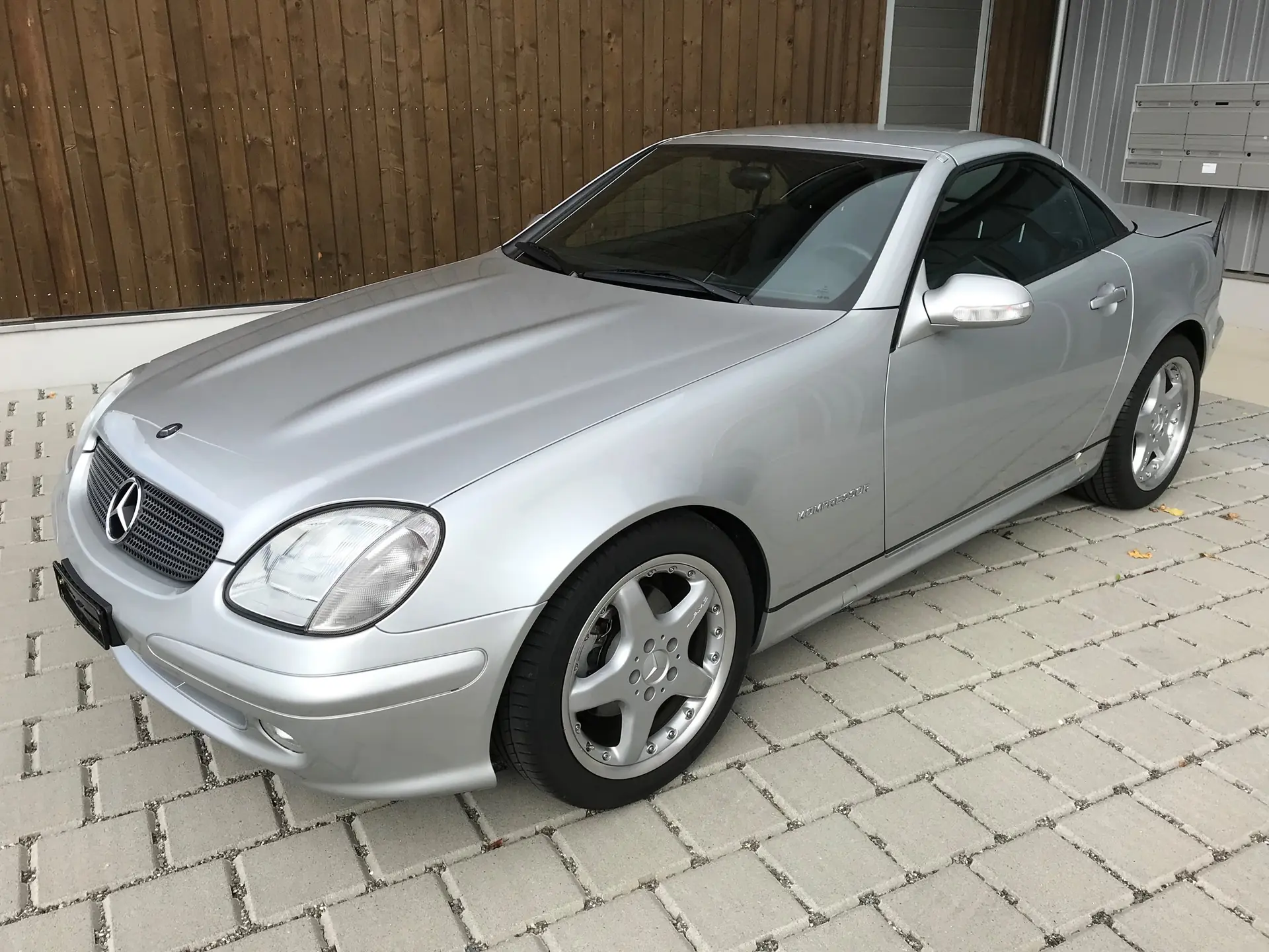 Mercedes-Benz SLK 200 Kompressor — Cabriolet sportif 2002, moteur surcompressé, seulement 15 000 km