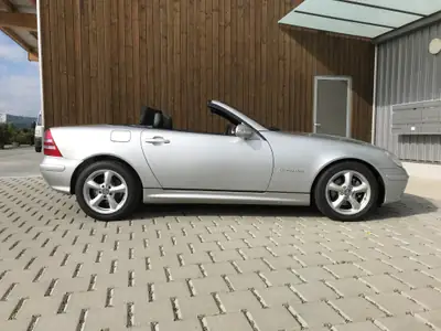 Mercedes-Benz SLK 230 Kompressor — Roadster sportif, 197 ch, très peu roulé — Detail