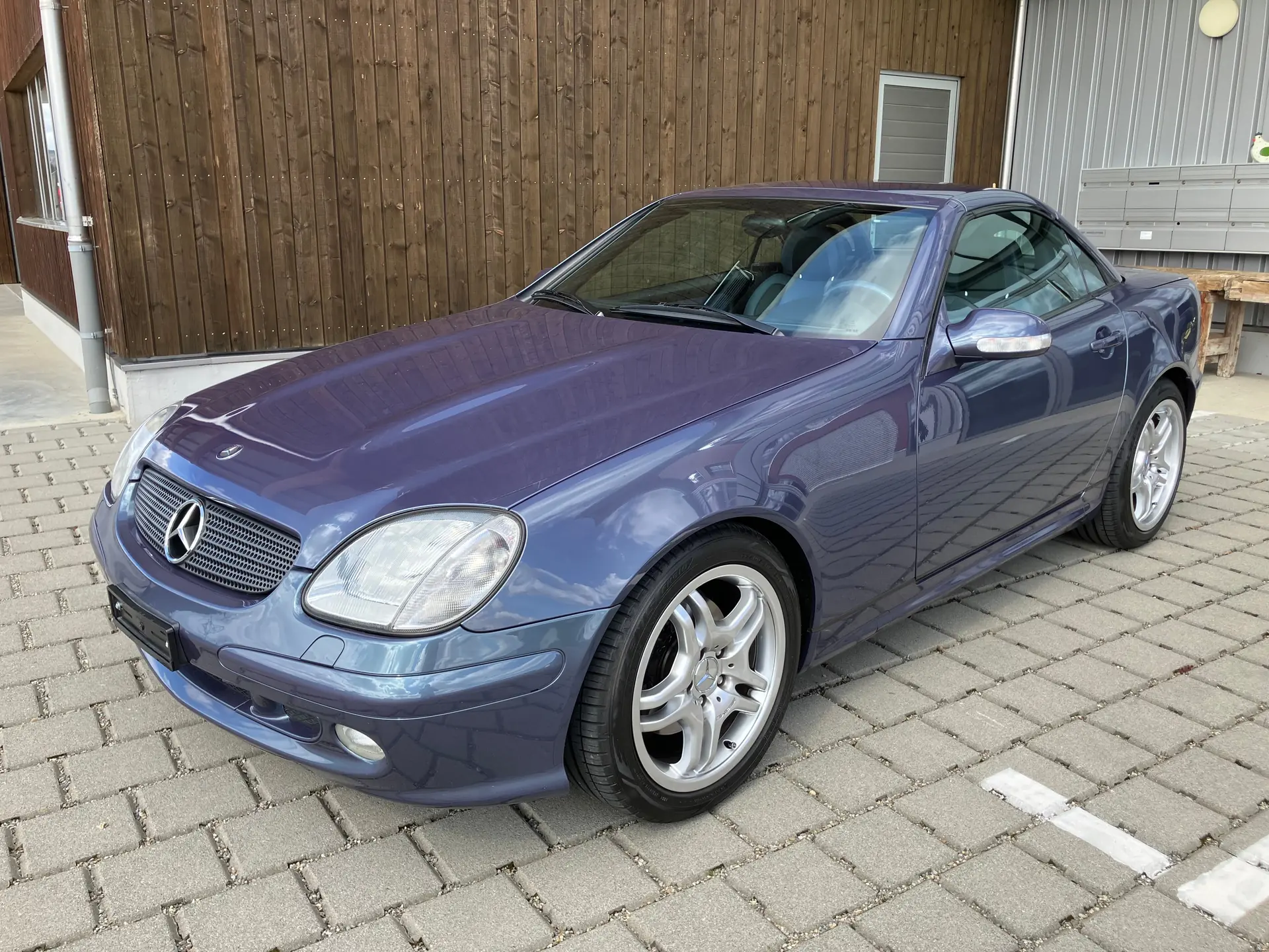Mercedes-Benz SLK 320 — Cabriolet sportif 2000, 218 ch et design rétro — vue extérieure