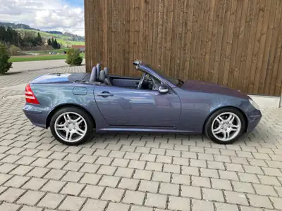Mercedes-Benz SLK 320 — Cabriolet sportif 2000, 218 ch et design rétro — détail