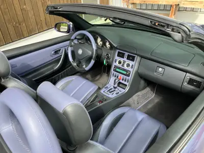 Mercedes-Benz SLK 320 — Cabriolet sportif 2000, 218 ch et design rétro — Miniature 7