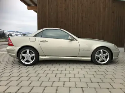Mercedes-Benz SLK 32 AMG — Cabriolet haute performance, 354 ch d'exception — vista posteriore