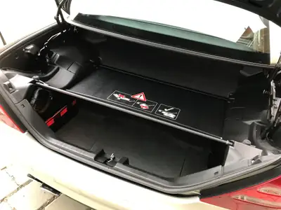 Mercedes-Benz SLK 32 AMG — Cabriolet haute performance, 354 ch d'exception — Miniatura 13
