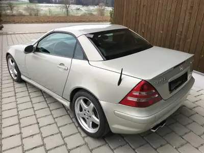 Mercedes-Benz SLK 32 AMG — Cabriolet haute performance, 354 ch d'exception — Miniatura 19