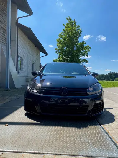 VW Golf 2.0 TSI R 4Motion DSG — Performance all-terrain, 270 ch et suspension Airride — Seitenansicht