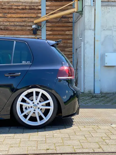 VW Golf 2.0 TSI R 4Motion DSG — Performance all-terrain, 270 ch et suspension Airride — Miniatur 10
