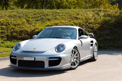 Porsche 911 GT2 2008 — Supercar légendaire, 530 ch et seulement 44'554 km — intérieur