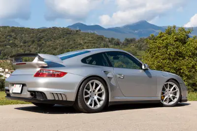 Porsche 911 GT2 2008 — Supercar légendaire, 530 ch et seulement 44'554 km — Miniature 7