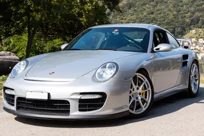 Porsche 911 GT2 2008 — Supercar légendaire, 530 ch et seulement 44'554 km — Miniature 11