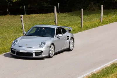 Porsche 911 GT2 2008 — Supercar légendaire, 530 ch et seulement 44'554 km — Miniature 12