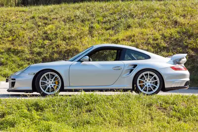 Porsche 911 GT2 2008 — Supercar légendaire, 530 ch et seulement 44'554 km — Miniature 15