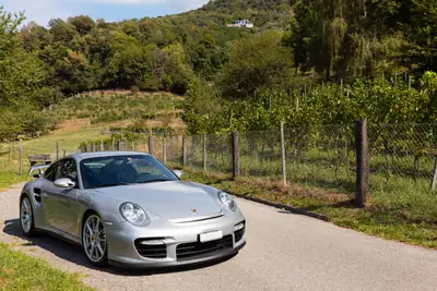 Porsche 911 GT2 2008 — Supercar légendaire, 530 ch et seulement 44'554 km — Miniature 16