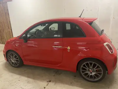 FIAT 695 Abarth SS 1.4 Turbo — L'icône italienne à faible kilométrage — fianco