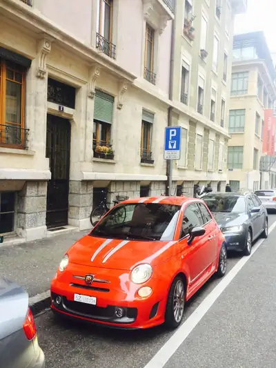 FIAT 695 Abarth SS 1.4 Turbo — L'icône italienne à faible kilométrage — vista esterna