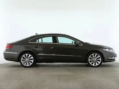 Volkswagen CC 2.0 TDI — Berline élégante, moteur efficient et équipement complet — vista posteriore