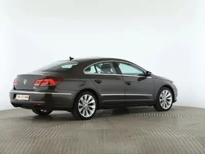 Volkswagen CC 2.0 TDI — Berline élégante, moteur efficient et équipement complet — fianco